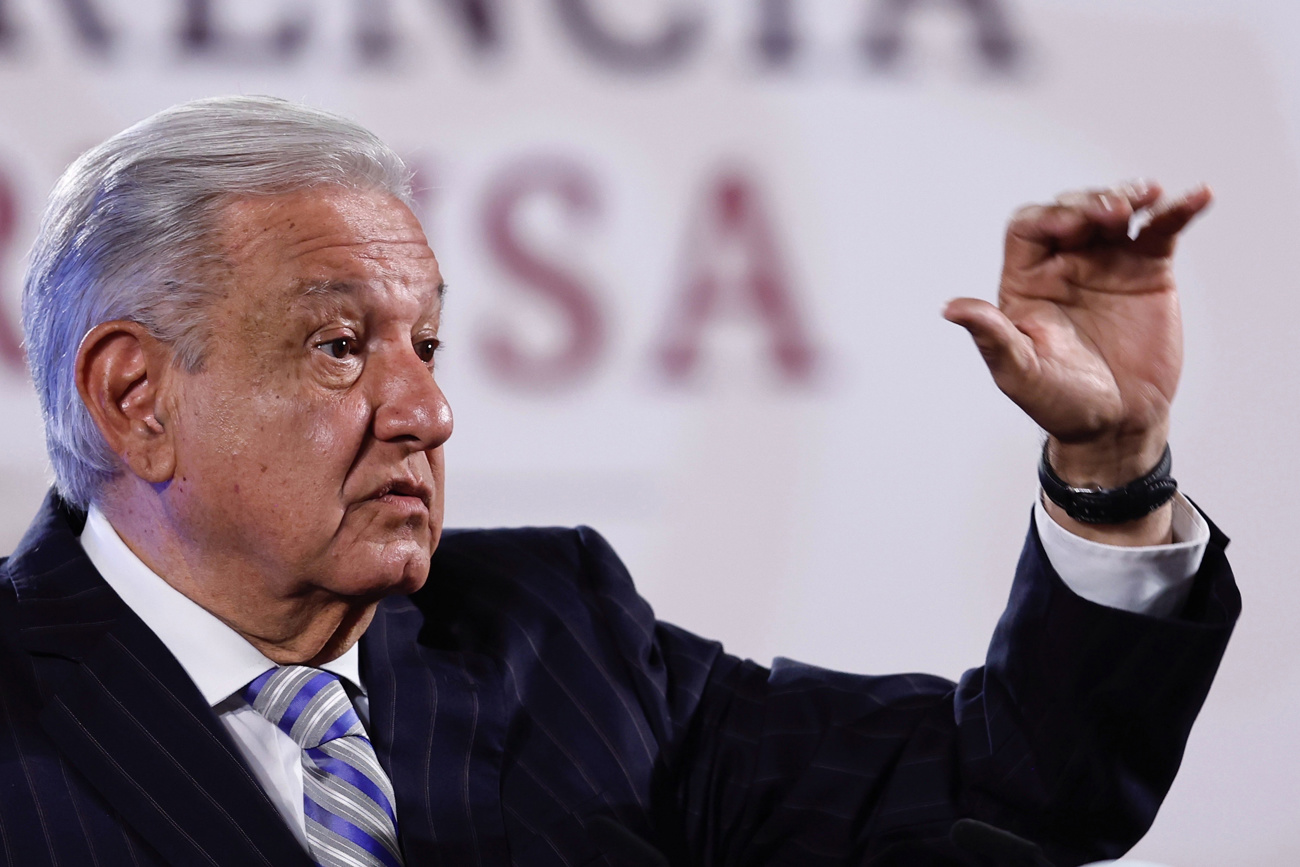 El Presidente de México, Andrés Manuel López Obrador, habla durante su rueda de prensa matutina en Palacio Nacional. (Foto de Sáshenka Gutiérrez de la agencia EFE)