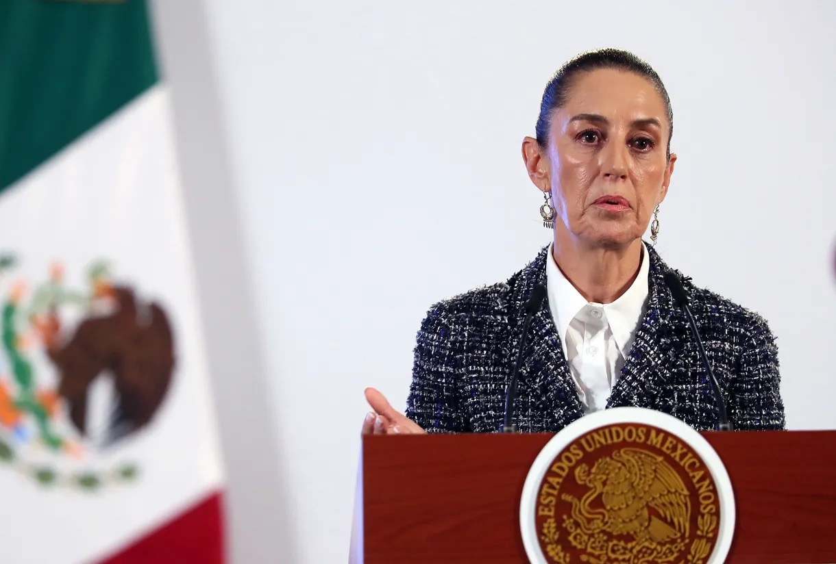 La Presidenta de México, Claudia Sheinbaum, habla durante su conferencia de prensa matutina en Palacio Nacional. (Foto Mario Guzmán de la agencia EFE)