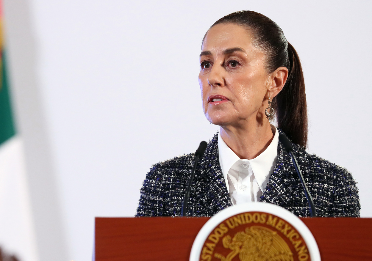 La Presidenta de México, Claudia Sheinbaum, habla durante su conferencia de prensa matutina en Palacio Nacional. (Foto Mario Guzmán de la agencia EFE)