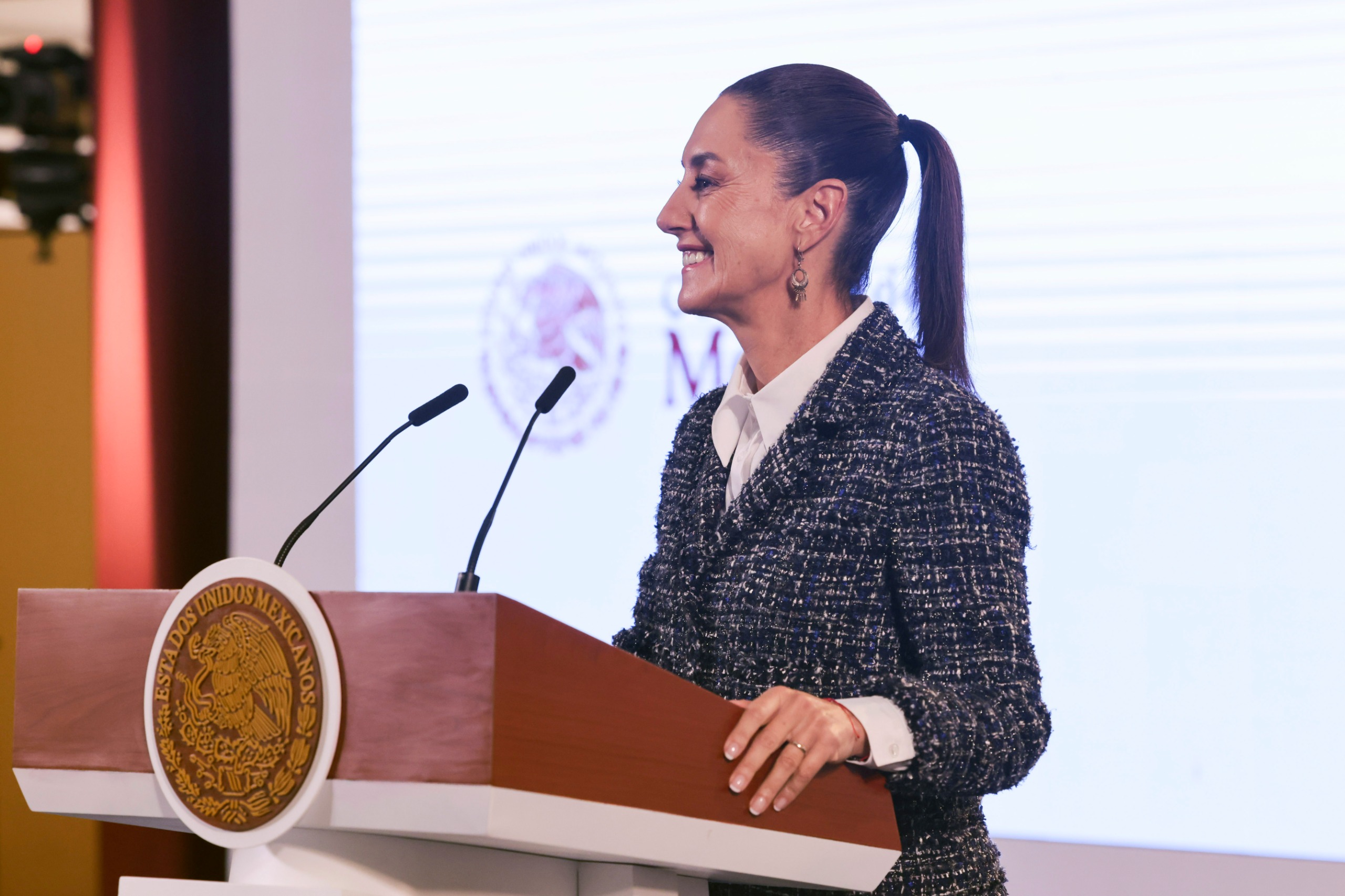 La Presidenta de México, Claudia Sheinbaum, habla durante su conferencia de prensa matutina en Palacio Nacional. (Foto Presidencia de la República)