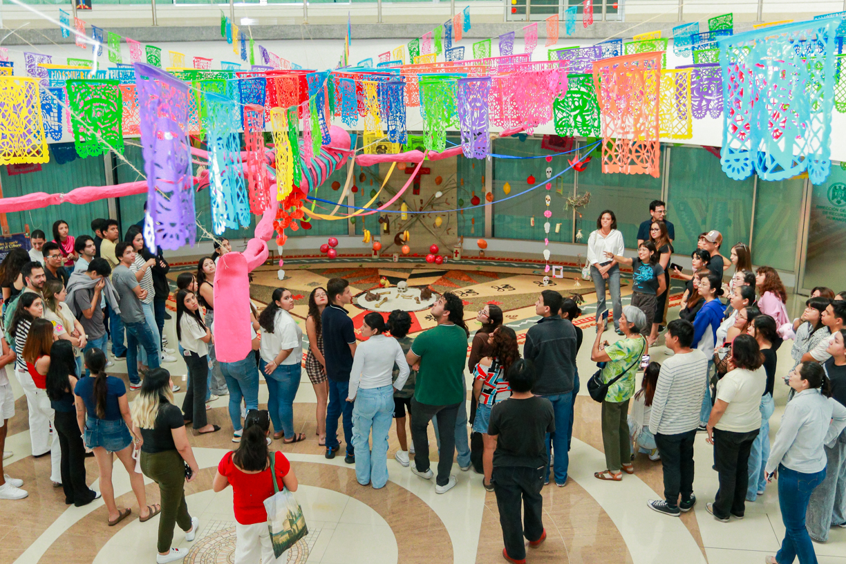 Ofrenda de Día de Muertos en Edificio Administrativo y Financiero