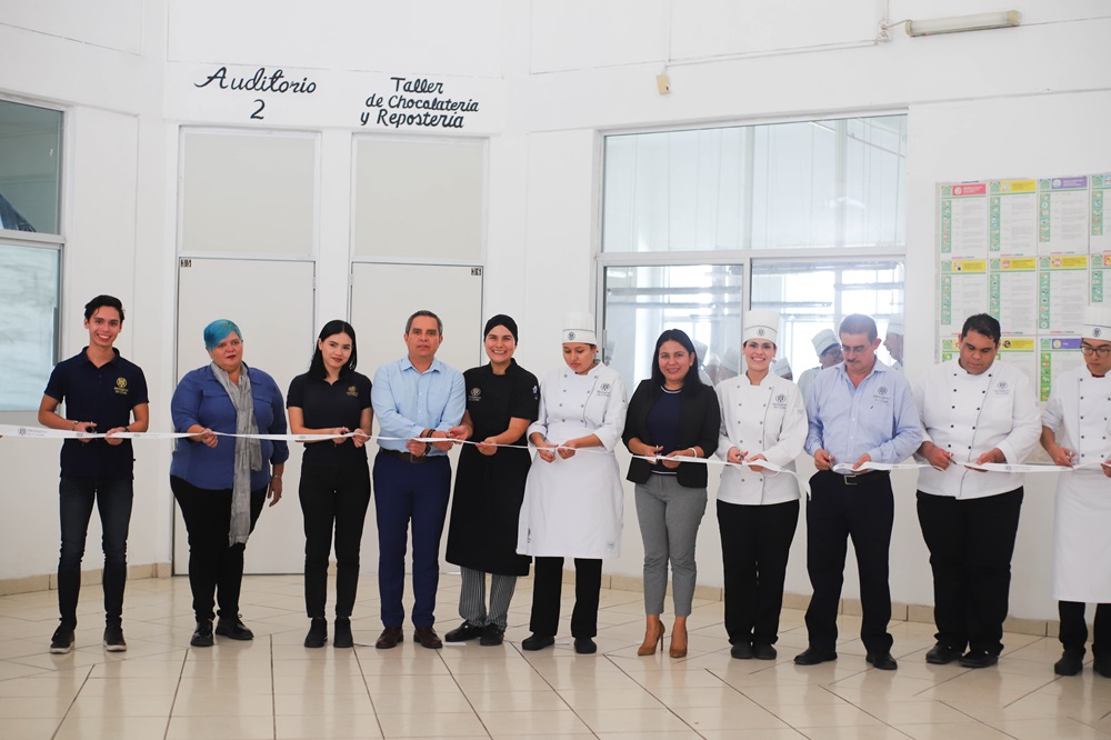 Entrega de Chocolatería en Manzanillo.( Foto de la Dirección General de Prensa de la UdeC)