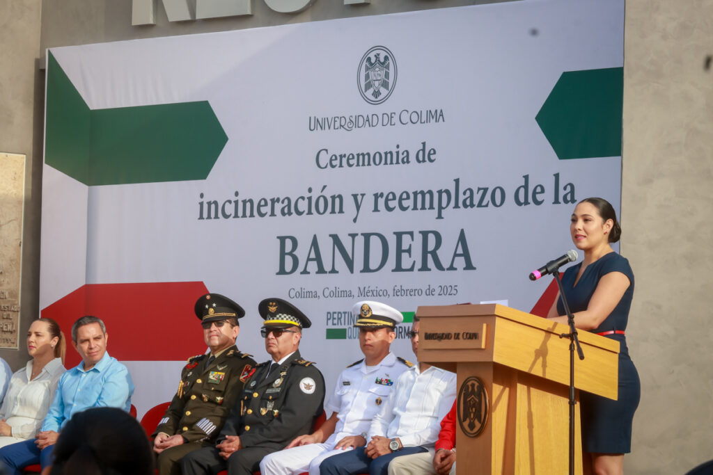 Realizan-ceremonia-de-incineracion-y-reposicion-de-la-bandera-en-la-UdeC_Indira-1024x683 Realizan ceremonia de incineración y reposición de Lábaro Patrio, en la Universidad de Colima