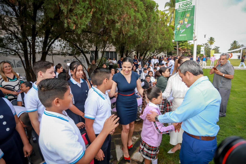 Realizan-ceremonia-de-incineracion-y-reposicion-de-la-bandera-en-la-UdeC_c-1024x683 Realizan ceremonia de incineración y reposición de Lábaro Patrio, en la Universidad de Colima