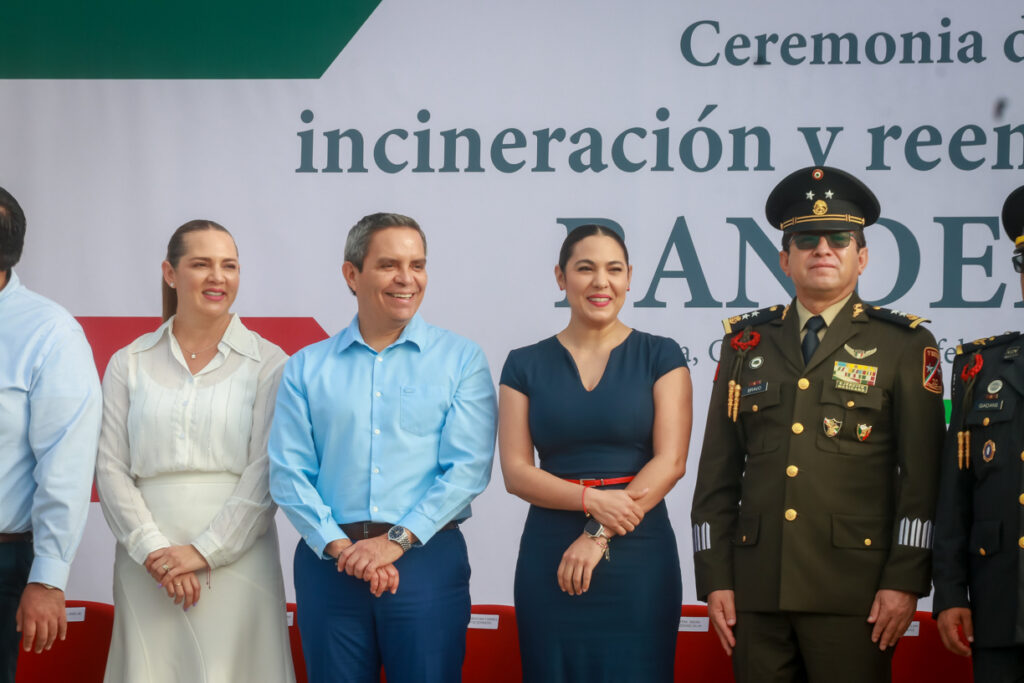 Realizan-ceremonia-de-incineracion-y-reposicion-de-la-bandera-en-la-UdeC_h-1024x683 Realizan ceremonia de incineración y reposición de Lábaro Patrio, en la Universidad de Colima