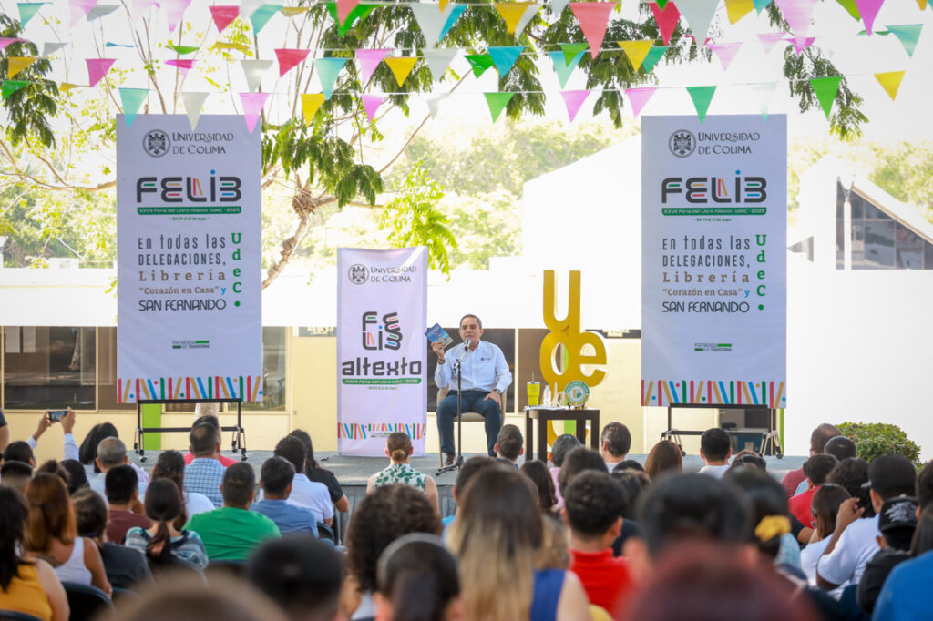 Rector-lee-en-voz-alta-libro-escrito-por-estudiantes-2-1024x682 Rector lee en voz alta libro escrito por estudiantes, en Manzanillo