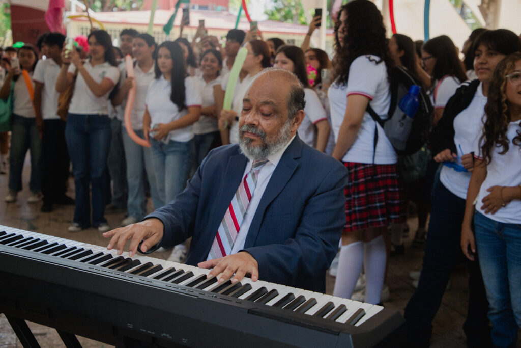 Emerge-Atlantida-en-Bach-1-por-70-anos_Jaime-1024x683 Vive Bachillerato 1 la experienciaEmerge Atlántida, por su 70 aniversario