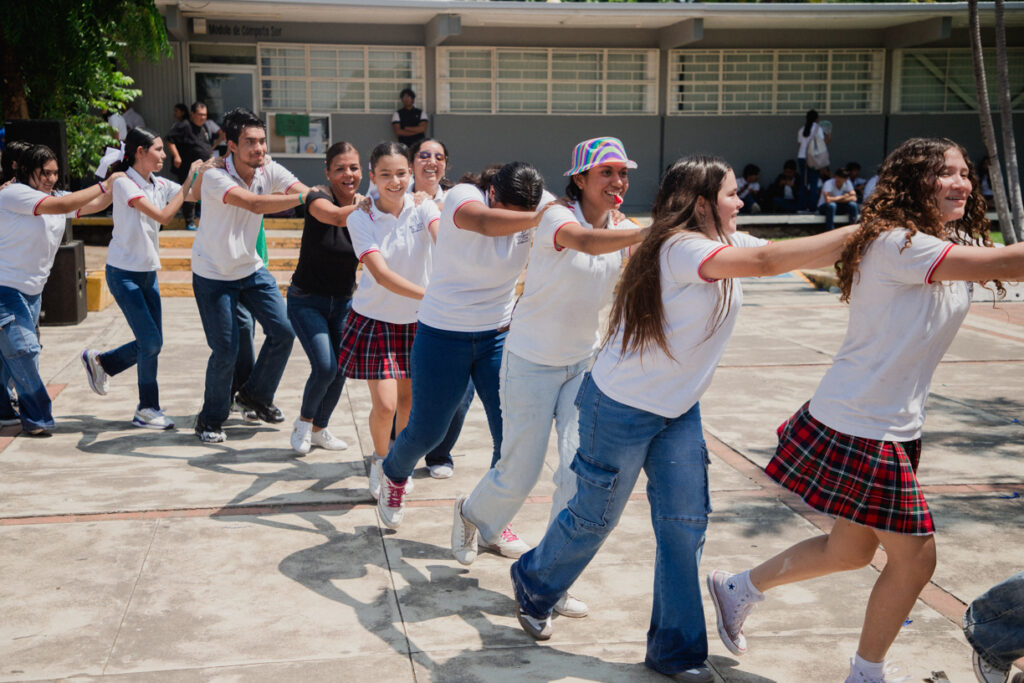 Emerge-Atlantida-en-Bach-1-por-70-anos_b-1-1024x683 Vive Bachillerato 1 la experienciaEmerge Atlántida, por su 70 aniversario