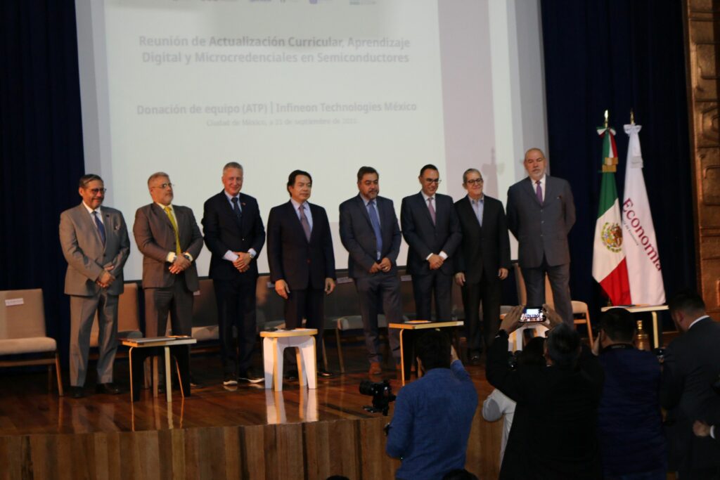 Funcionarias-UdeC-en-reunion-nacional-de-curriculo-y-semiconductores_d-1024x683 Asisten funcionarias de la UdeC a reunión nacionalsobre actualización curricular y semiconductores