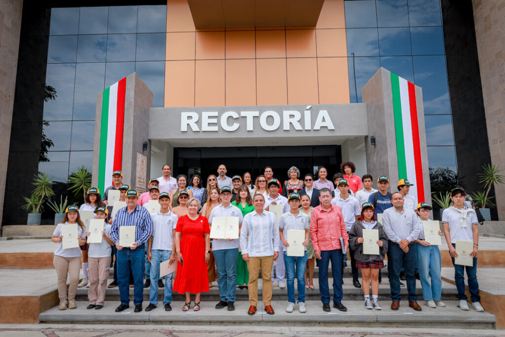 Reconocen-a-ganadores-de-concursos-de-conocimientos-de-prepa-2025-1024x683 Reconoce UdeC a ganadores de concursosde conocimientos de Media Superior 2025