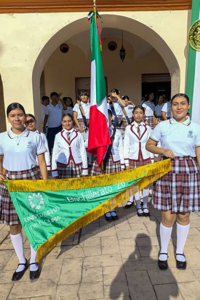 UdeC-en-desfile-de-Independencia-2015_Armeria_a-683x1024 Participa Universidad de Colima en los festejos porel 215 aniversario de la Independencia de México