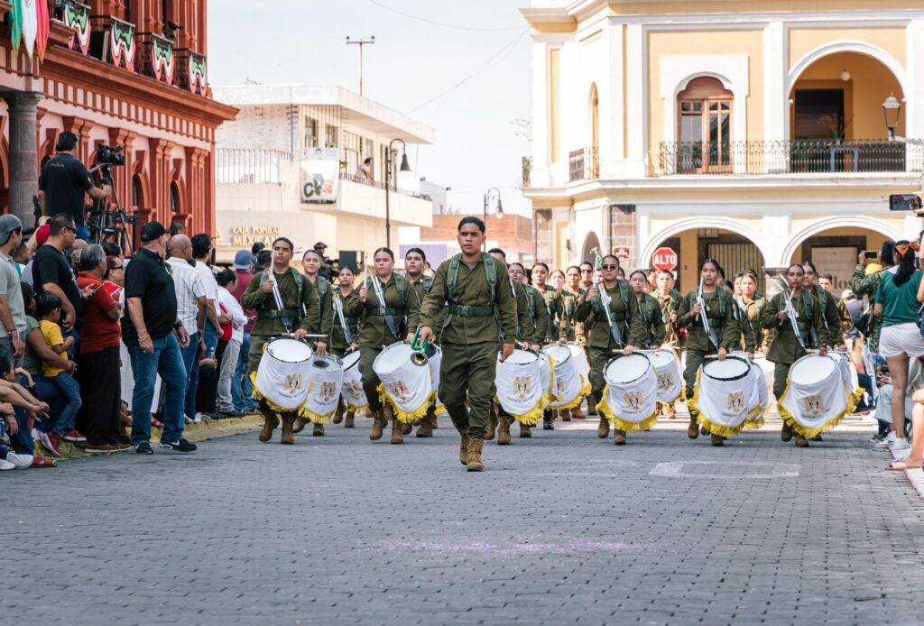 UdeC-en-desfile-de-Independencia-2015_Banda_a-1-1024x694 Participa Universidad de Colima en los festejos porel 215 aniversario de la Independencia de México