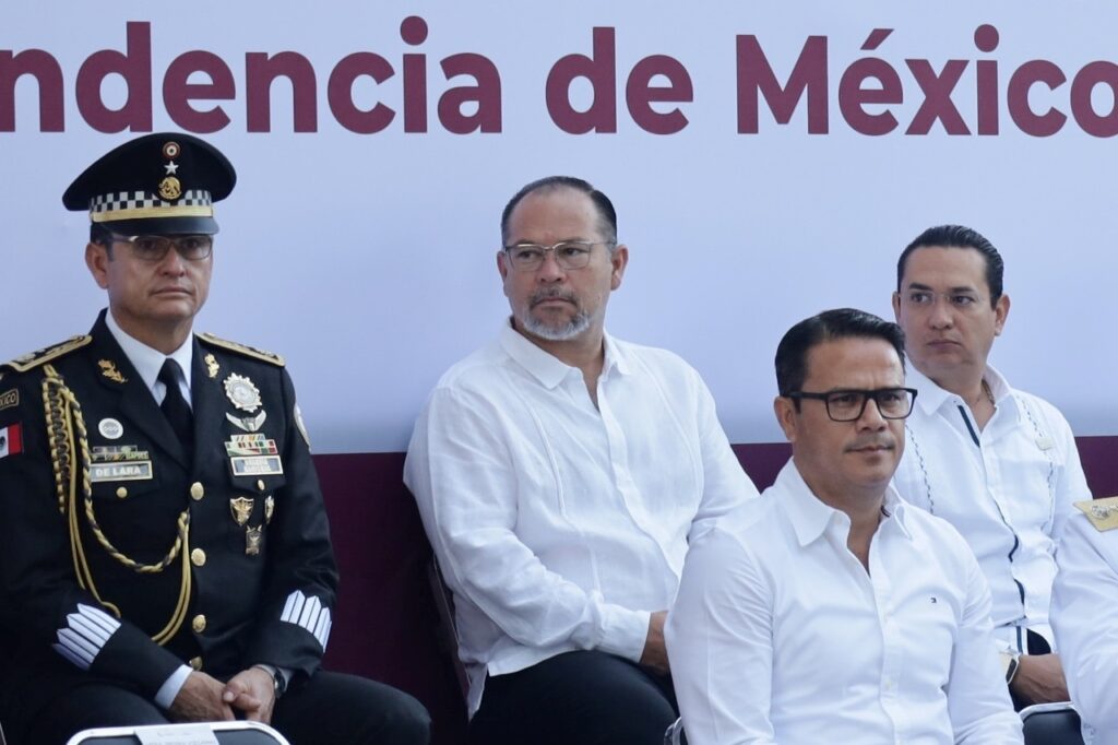 UdeC-en-desfile-de-Independencia-2015_Ceremonia-1-1024x682 Participa Universidad de Colima en los festejos porel 215 aniversario de la Independencia de México