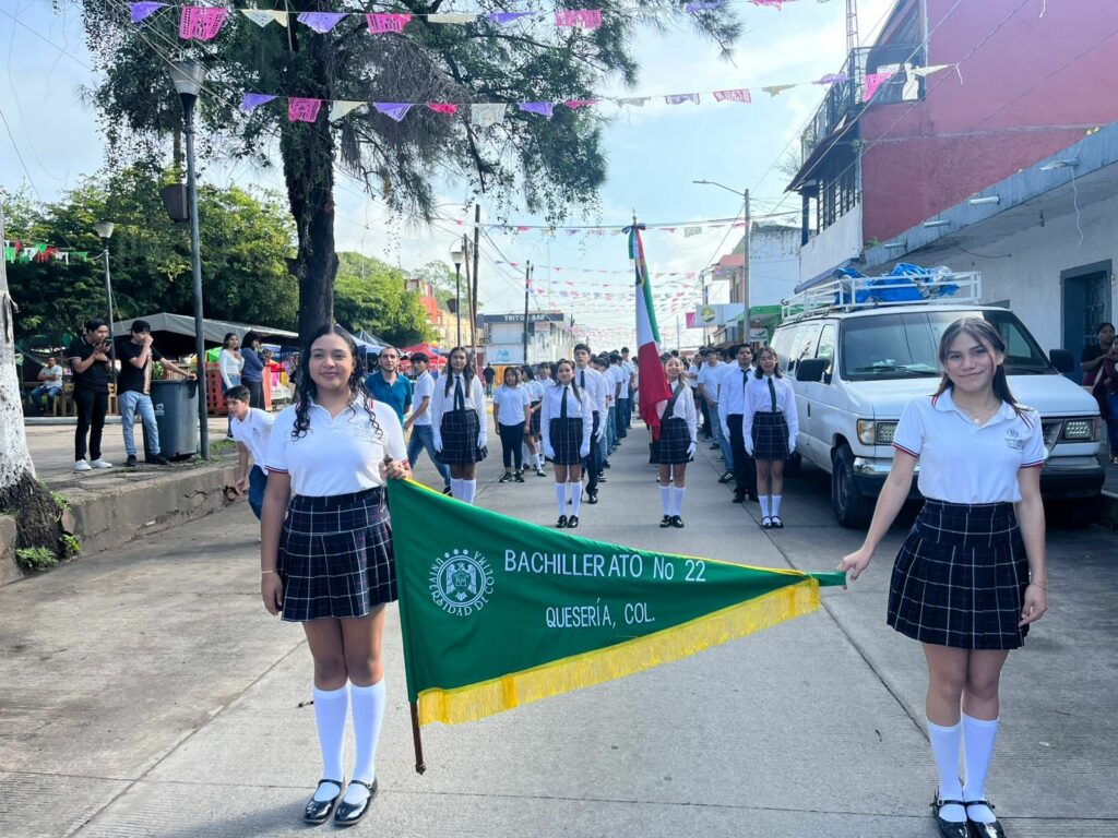 UdeC-en-desfile-de-Independencia-2015_Queseria-1024x768 Participa Universidad de Colima en los festejos porel 215 aniversario de la Independencia de México