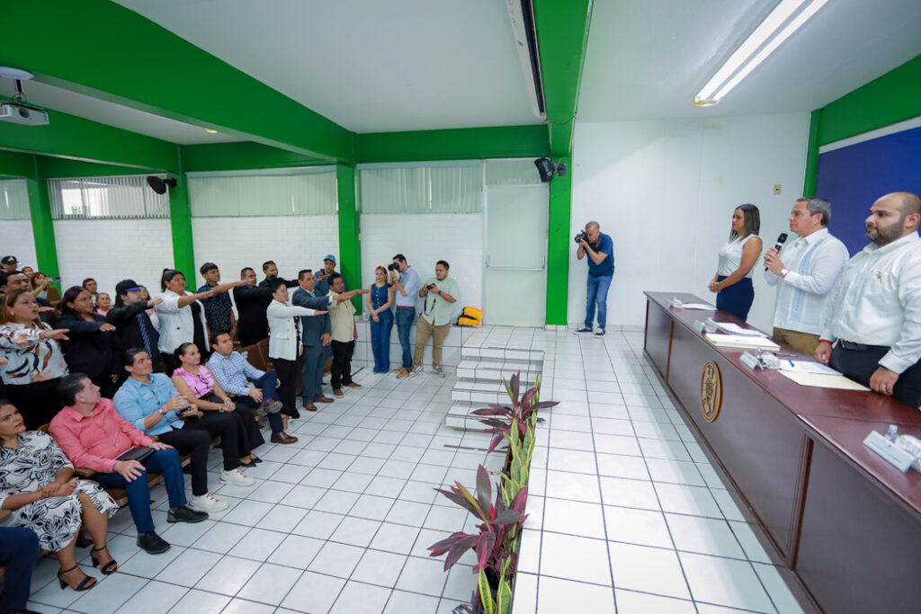 UdeC-y-Sicar-Farms-primera-generacion-de-Tecnicos-en-Ventas-1024x683 UdeC y Sicar Farms celebran titulación deprimera generación de Técnicos en Ventas