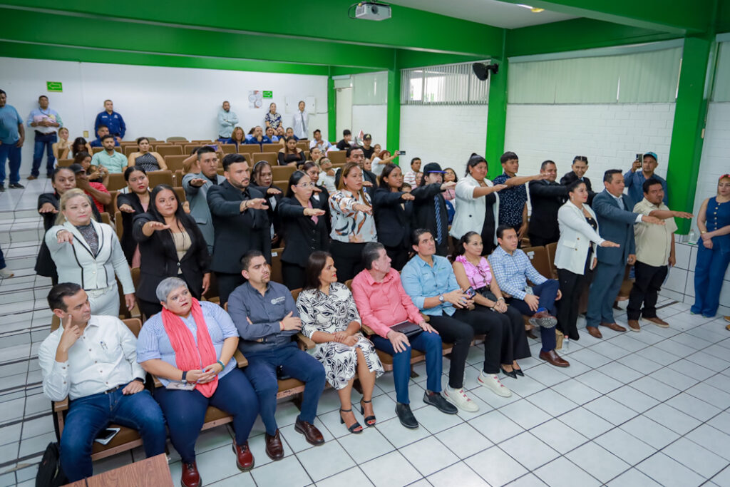 UdeC-y-Sicar-Farms-primera-generacion-de-Tecnicos-en-Ventas_a-1024x683 UdeC y Sicar Farms celebran titulación deprimera generación de Técnicos en Ventas
