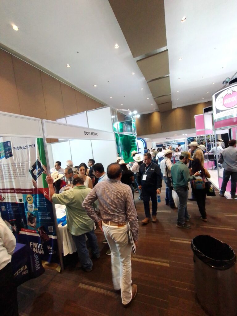 Universitarios-en-el-Congreso-Nacional-e-Internacional-de-Buiatria-2025_a-1-768x1024 Investigadores de la UdeC presentan estudios en Congreso Nacional e Internacional de Buiatría 2025