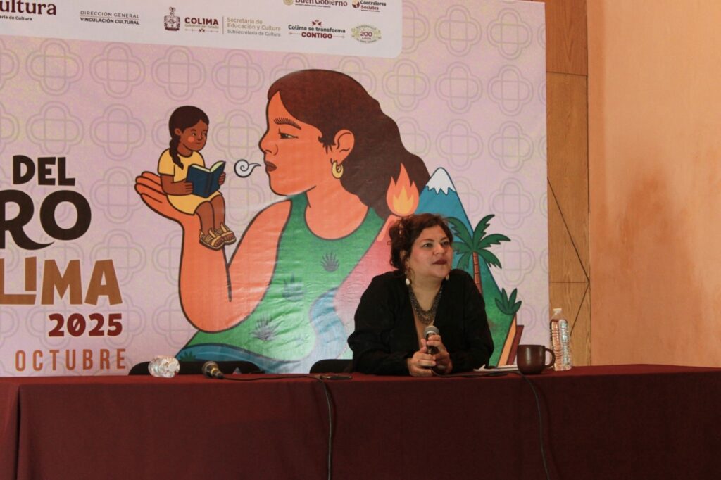 33-1024x682 Indira Torres conecta con el público en la Feria del Libro Colima 2025