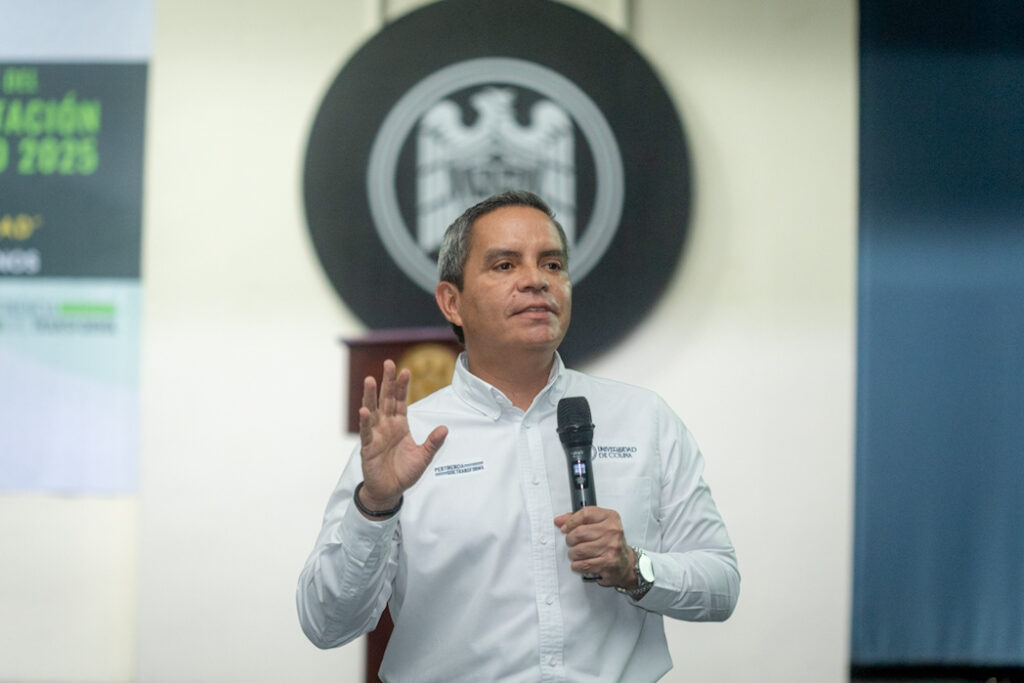 Entrega-de-constancias-del-Programa-de-Capacitacion-Anual_Conferencia_a-2-1024x683 “El aprendizaje continuo es el motor de nuestra innovación”: Christian Torres Ortiz, rector