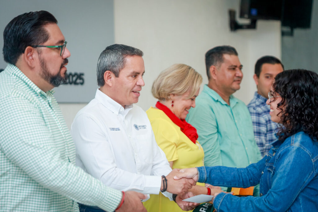 Entregan-becas-del-programa-UdeC-Donativos-a-180-estudiantes_d-1024x683 La UdeC entrega becas del programa “UdeC Donativos” a 180 estudiantes