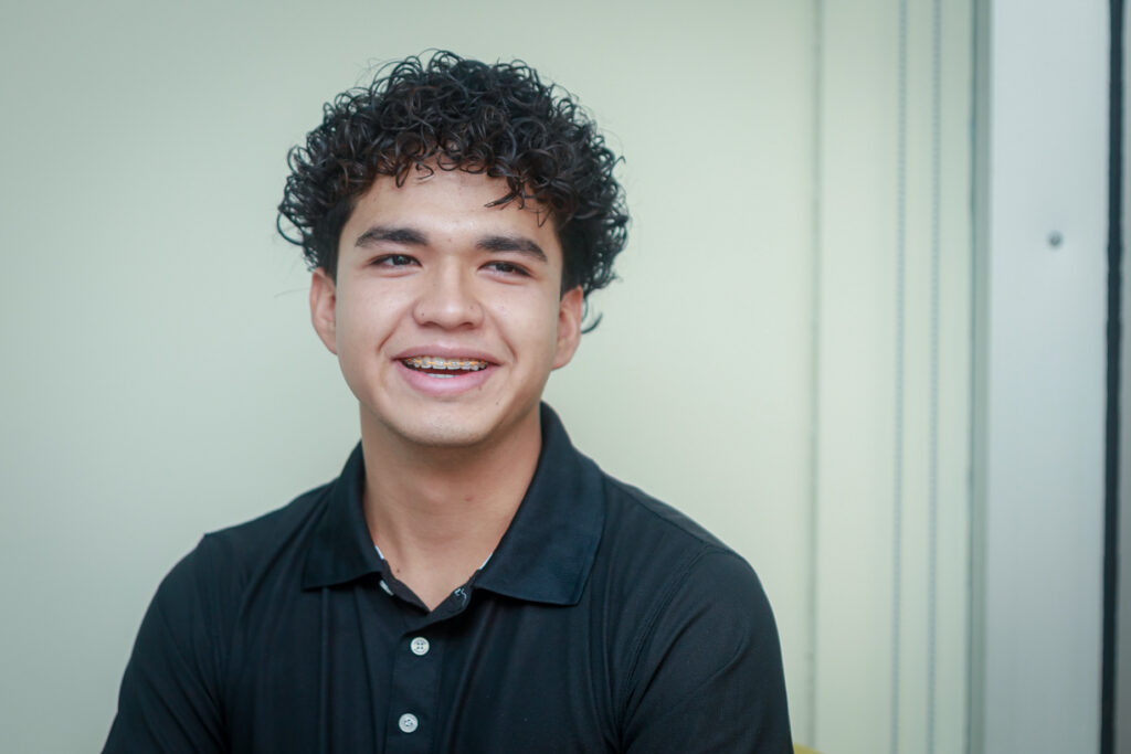 Estudiante-UdeC-gana-beca-completa-TrepCamp-x-Santander-1024x683 Universitario compite contra 32 mil estudiantes del mundo y gana beca completa TrepCamp x Santander