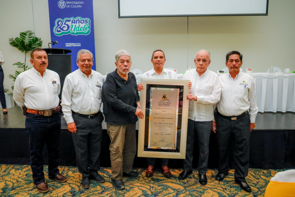 Jubilados-reconocen-legado-del-general-Pedro-Torres-Ortiz_a-1024x683 Reconocen al general Pedro Torres Ortiz,fundador de la Universidad de Colima