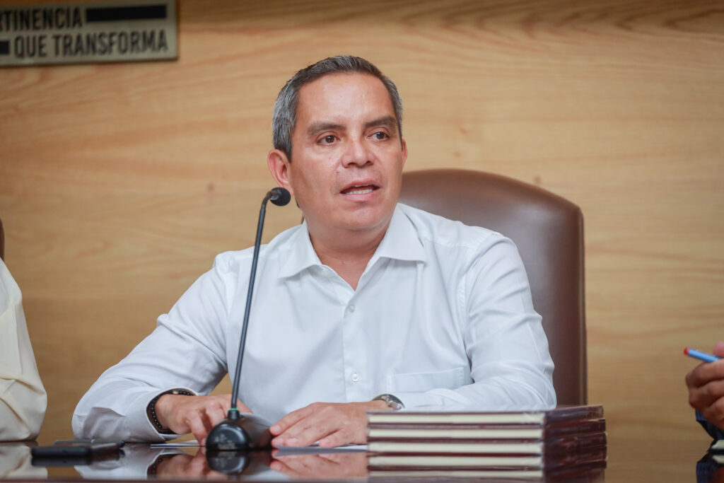 Jubilados-y-pensionadaos-premiaran-al-Cnel-Pedro-Torres-post-Mortem_Rector-1024x683 Jubilados y Pensionados reconocerán al CoronelPedro Torres Ortiz por la generosidad compartida