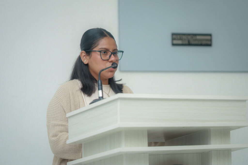 Primera-entrega-de-la-beca-Rossana-Carrillo-Vergara_Naomi-1024x683 Por primera vez, UdeC otorga la beca “Rossana Carrillo Vergara” para estudiantes de licenciatura