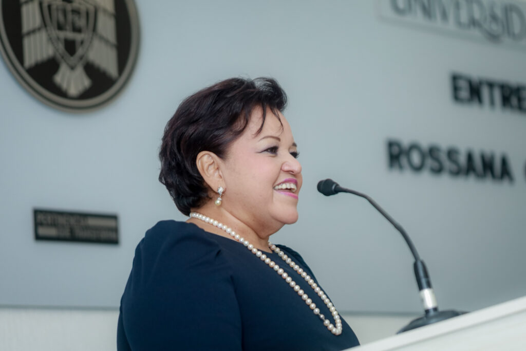 Primera-entrega-de-la-beca-Rossana-Carrillo-Vergara_Rossana-1-1024x683 Por primera vez, UdeC otorga la beca “Rossana Carrillo Vergara” para estudiantes de licenciatura
