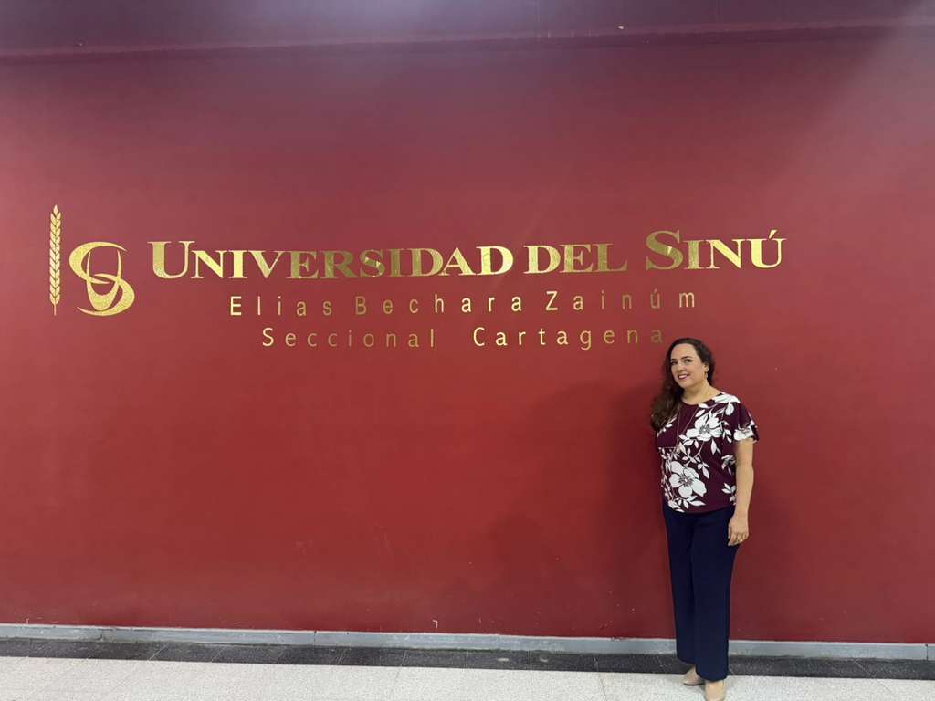 Universitaria-realizo-una-estancia-academica-internacional-en-la-Universidad-del-Sinu Promueve profesora de la Universidad de Colima intercambio y doble titulación en Colombia