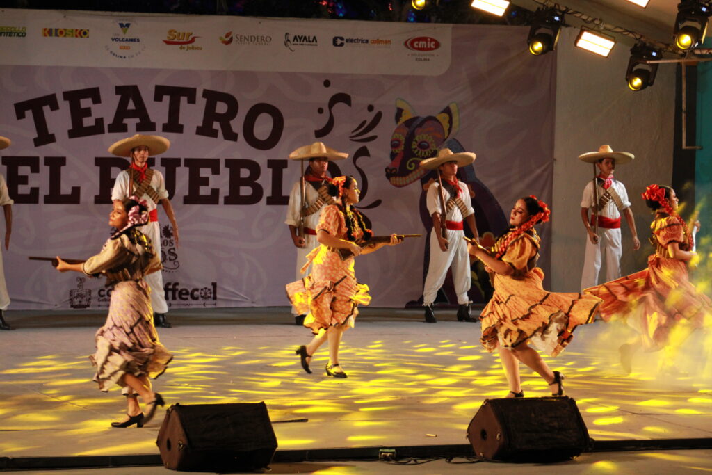 13-1024x683 El Ballet Folclórico de Villa de Álvarez deslumbra la Feria de todos los Santos