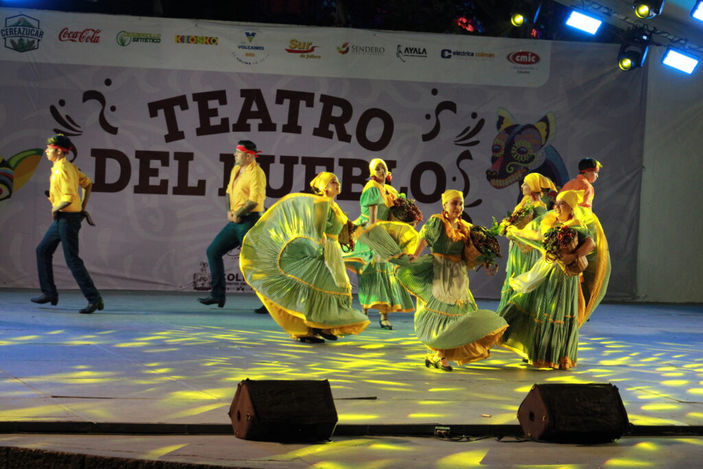 20-1024x683 El Ballet Folclórico de Villa de Álvarez deslumbra la Feria de todos los Santos