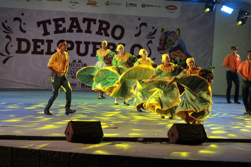 21-1024x683 El Ballet Folclórico de Villa de Álvarez deslumbra la Feria de todos los Santos