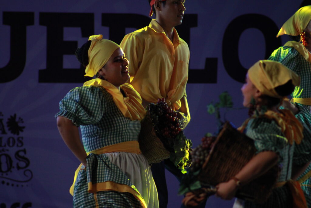 22-1024x683 El Ballet Folclórico de Villa de Álvarez deslumbra la Feria de todos los Santos
