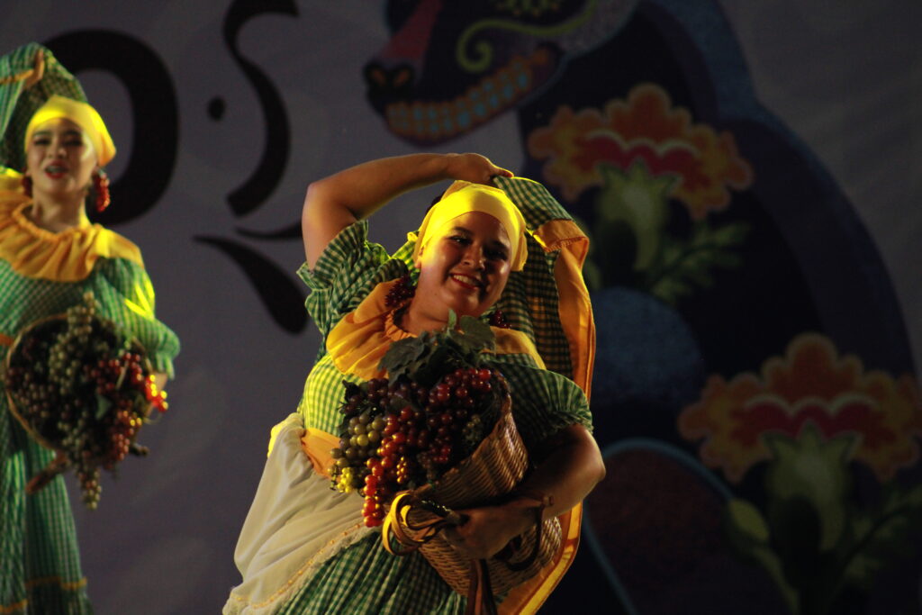 23-1024x683 El Ballet Folclórico de Villa de Álvarez deslumbra la Feria de todos los Santos