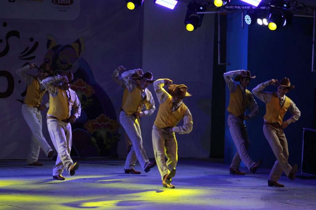 24-1024x683 El Ballet Folclórico de Villa de Álvarez deslumbra la Feria de todos los Santos