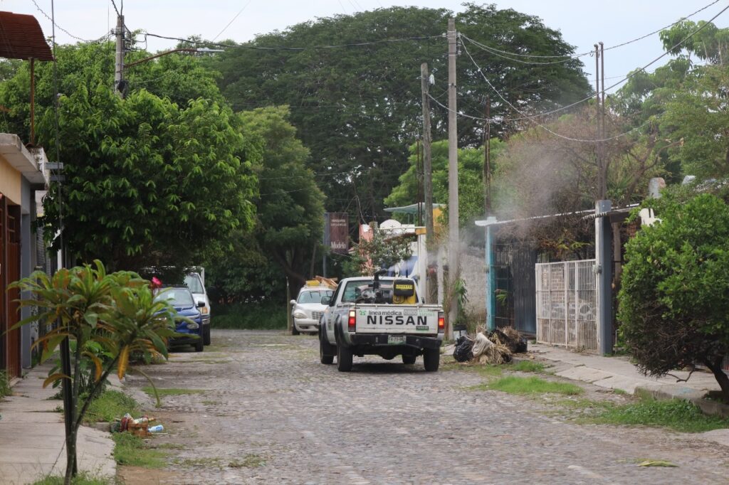 251104-BP-SALUD-fumigacion-3-1024x682 Salud Colima sigue fumigando contra dengue los 4 municipios más grandes