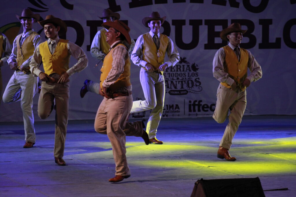 26-1024x683 El Ballet Folclórico de Villa de Álvarez deslumbra la Feria de todos los Santos