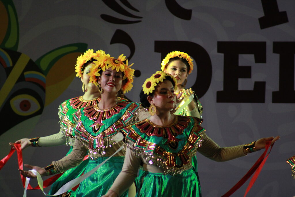 3-1024x683 El Ballet Folclórico de Villa de Álvarez deslumbra la Feria de todos los Santos