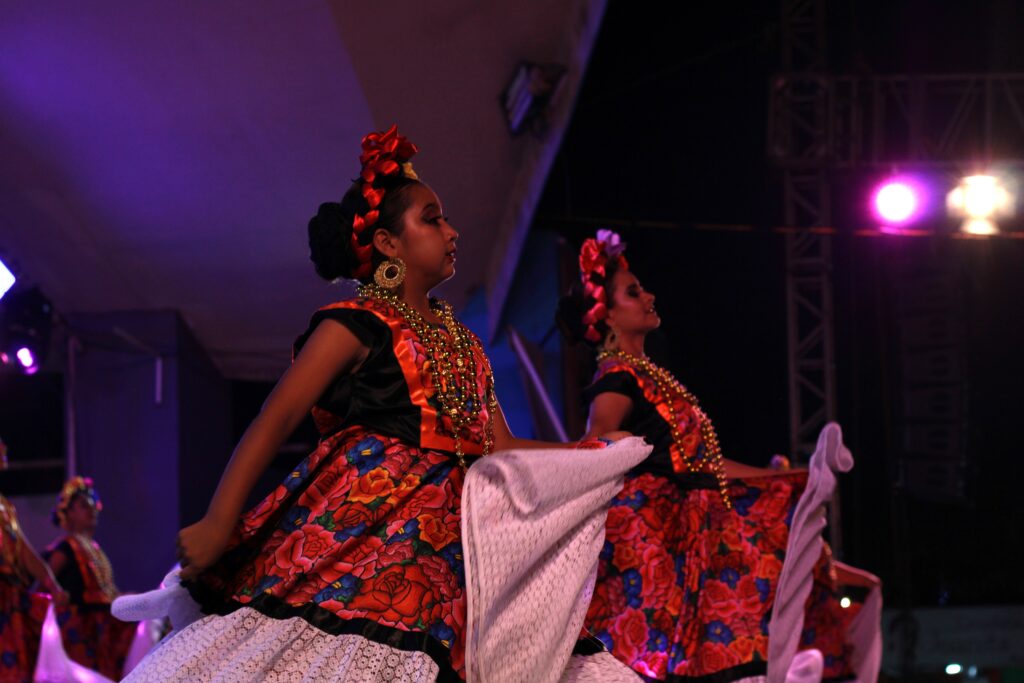 32-1024x683 El Ballet Folclórico de Villa de Álvarez deslumbra la Feria de todos los Santos