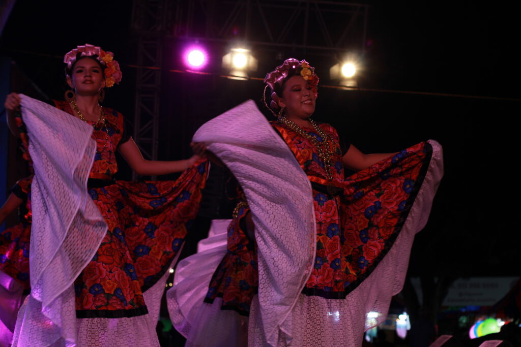 35-1024x683 El Ballet Folclórico de Villa de Álvarez deslumbra la Feria de todos los Santos