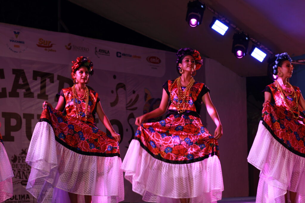 36-1024x683 El Ballet Folclórico de Villa de Álvarez deslumbra la Feria de todos los Santos