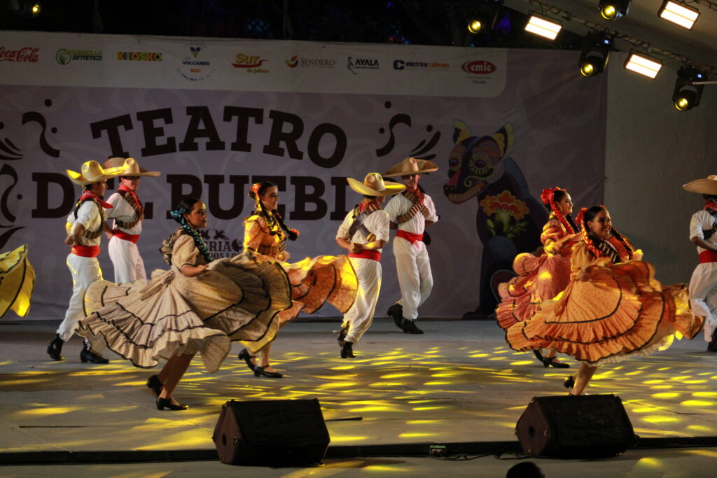 4-1024x683 El Ballet Folclórico de Villa de Álvarez deslumbra la Feria de todos los Santos