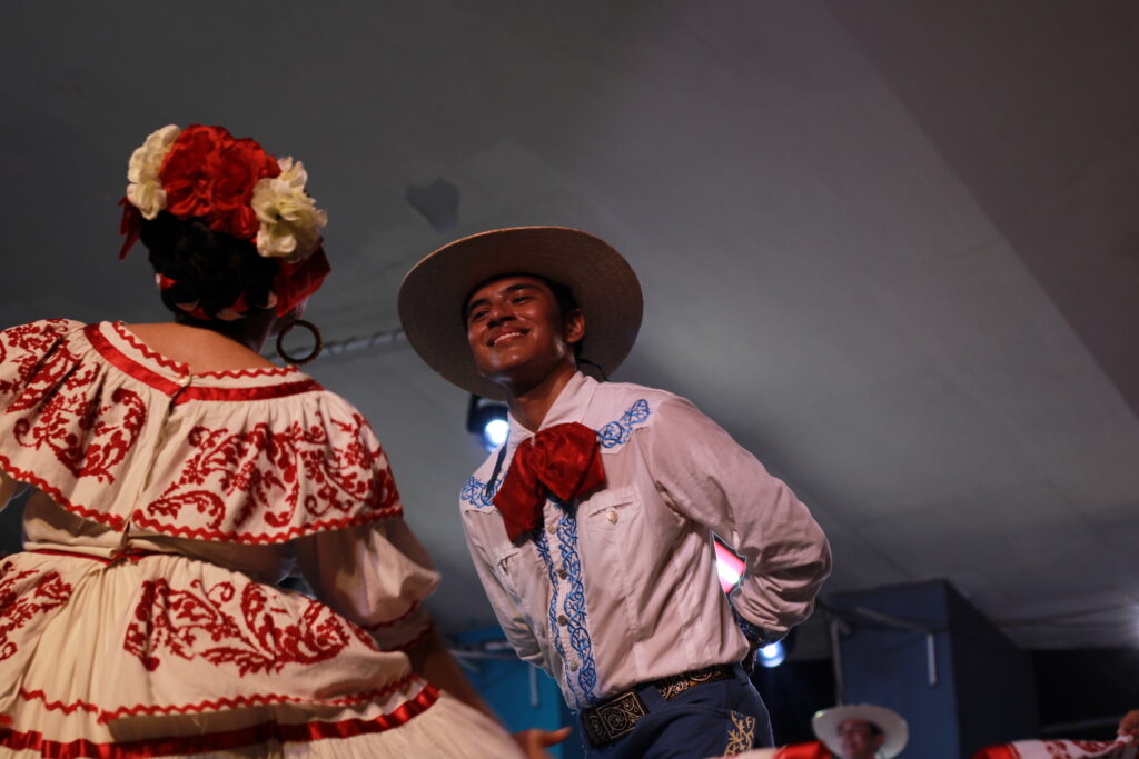41-1024x683 El Ballet Folclórico de Villa de Álvarez deslumbra la Feria de todos los Santos