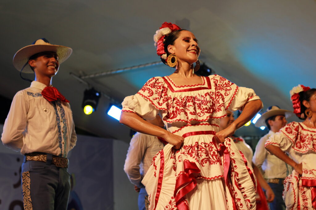 47-1024x683 El Ballet Folclórico de Villa de Álvarez deslumbra la Feria de todos los Santos