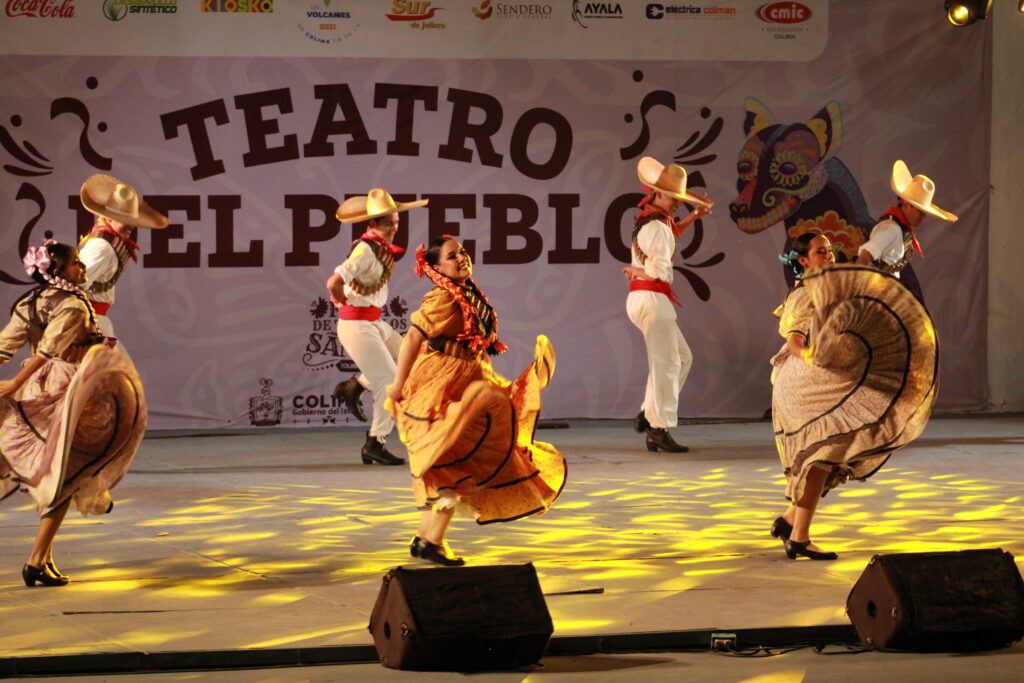 5-1024x683 El Ballet Folclórico de Villa de Álvarez deslumbra la Feria de todos los Santos