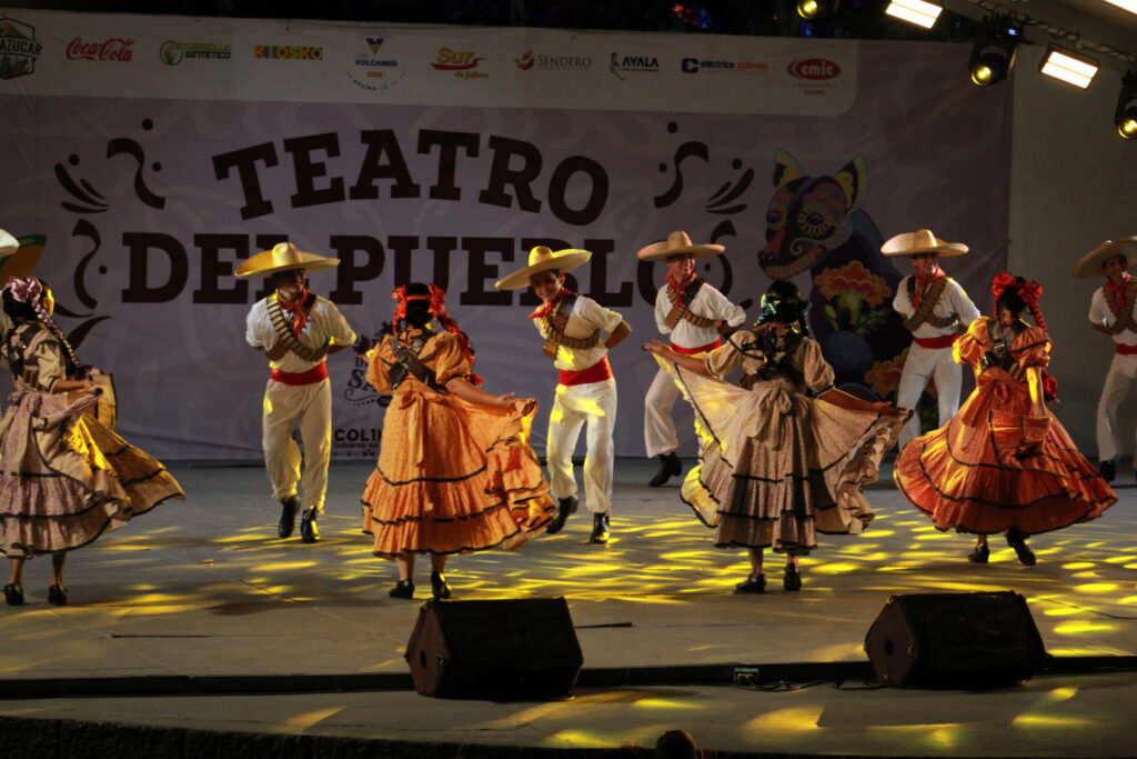 6-1024x683 El Ballet Folclórico de Villa de Álvarez deslumbra la Feria de todos los Santos