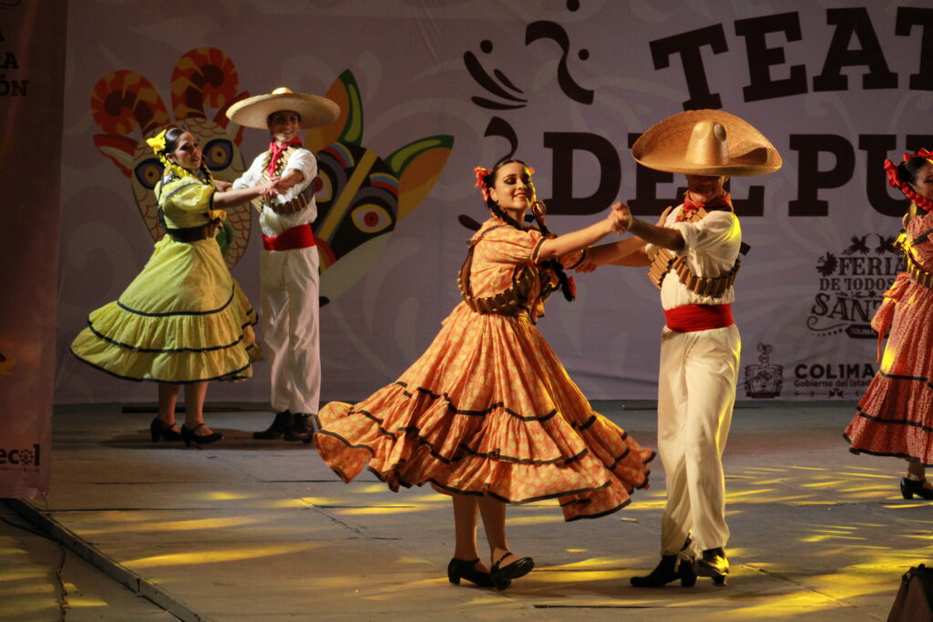 8-1024x683 El Ballet Folclórico de Villa de Álvarez deslumbra la Feria de todos los Santos