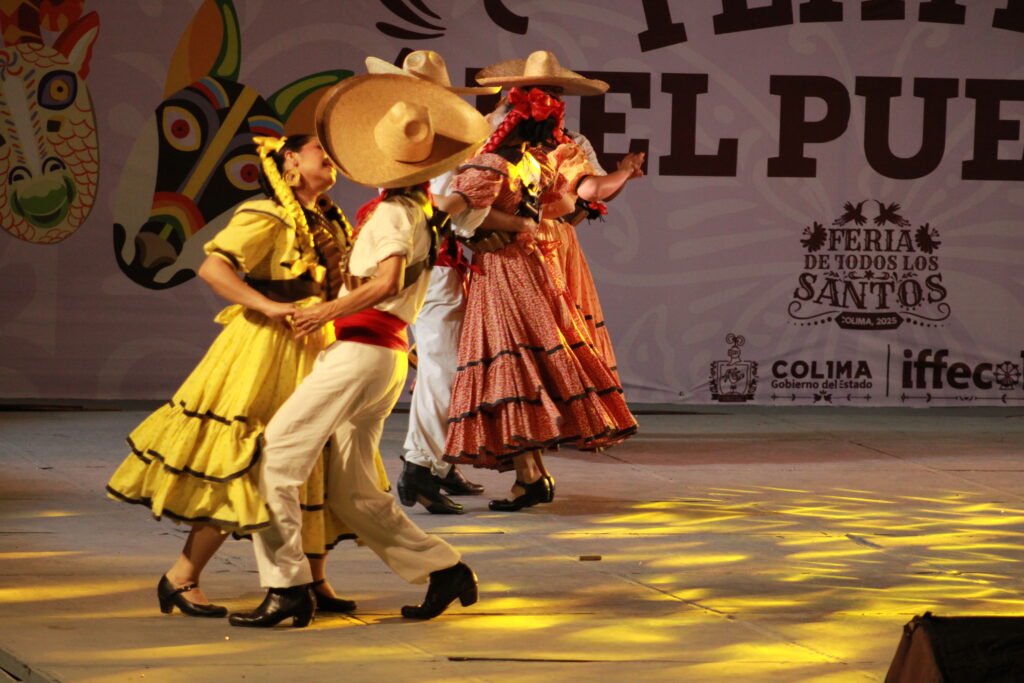 9-1024x683 El Ballet Folclórico de Villa de Álvarez deslumbra la Feria de todos los Santos