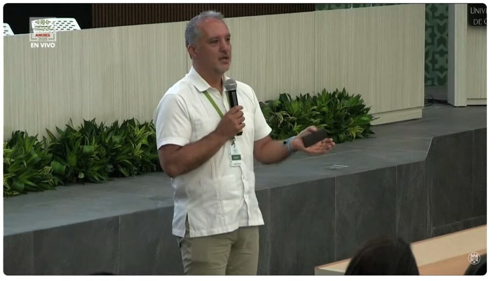 Conferencia-el-modelo-CEDIA-como-catalizador-de-la-Triple-Helice-1-1024x576 Conocen académicos y funcionarios universitarios trabajo de instancia ecuatoriana que apoya la ciencia